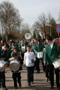 IMG_2790 De 4 jonge slagwerkers tijdens hun 1e optocht.